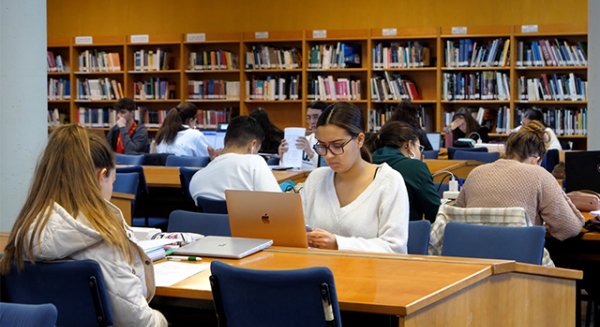 Las bibliotecas de la UMA amplían su horario para facilitar el estudio en el periodo de exámenes