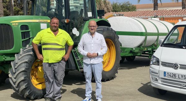 Vélez-Málaga incorpora a su organigrama de trabajo para playas una nueva cuba de limpieza y un vehículo de actuación rápida