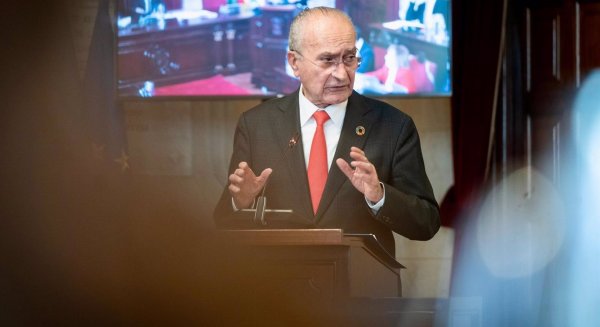 De la Torre anuncia un plan de vivienda asequible en Málaga durante el debate sobre el Estado