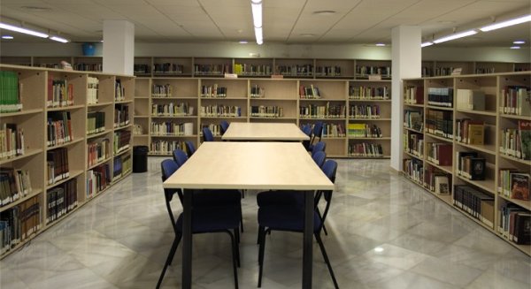 IU denuncia el cierre de centros de cultura en Marbella y San Pedro por falta de personal