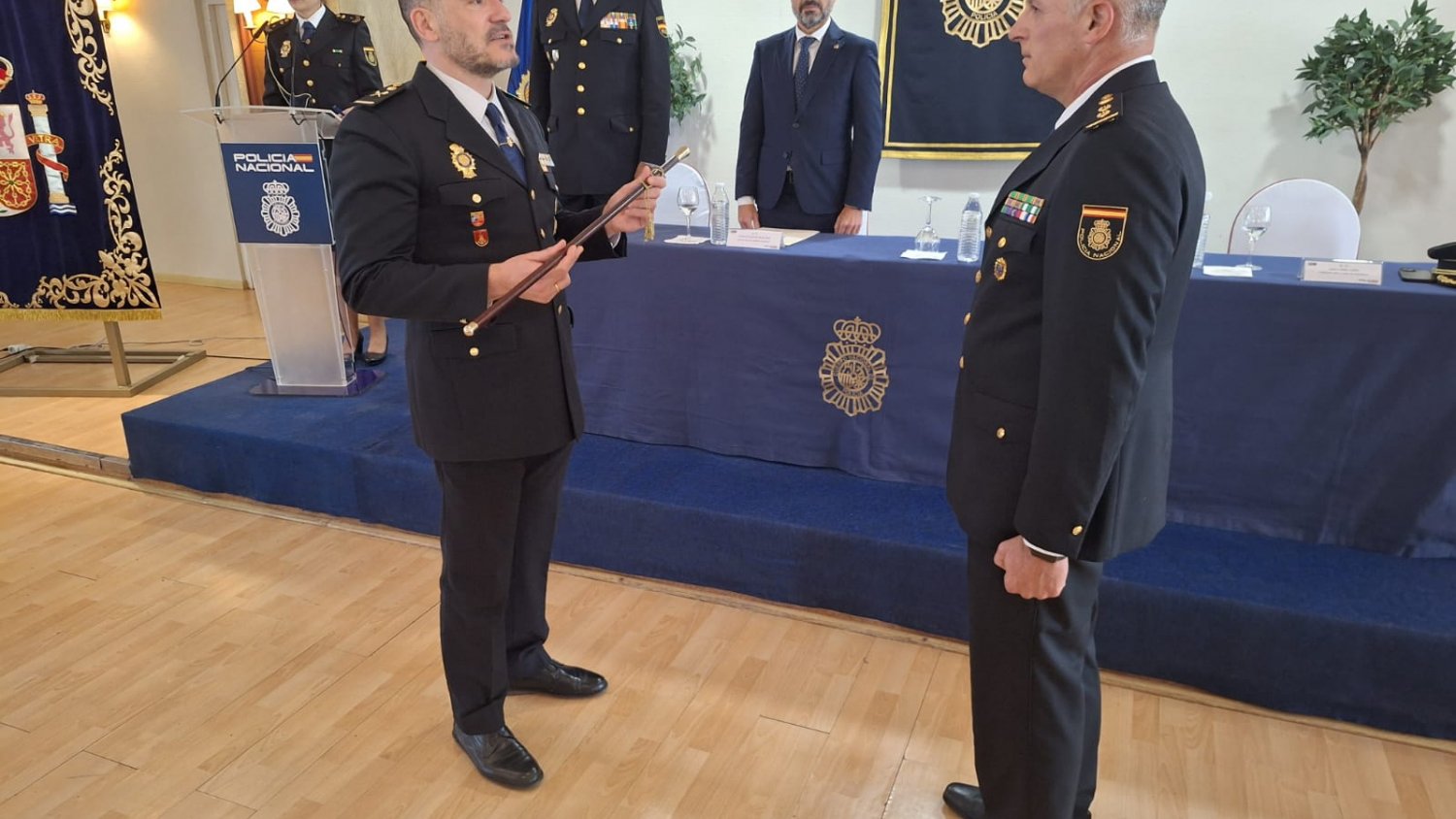 Javier Salas destaca la trayectoria del nuevo comisario de Fuengirola en la lucha contra el narcotráfico y el crimen organizado