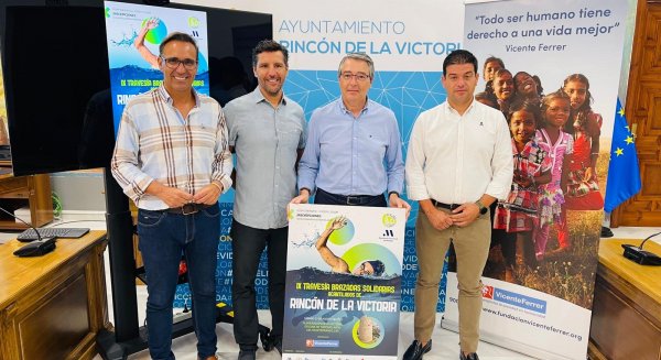 Rincón de la Victoria acoge la IX Travesía Brazadas Solidarias Acantilados