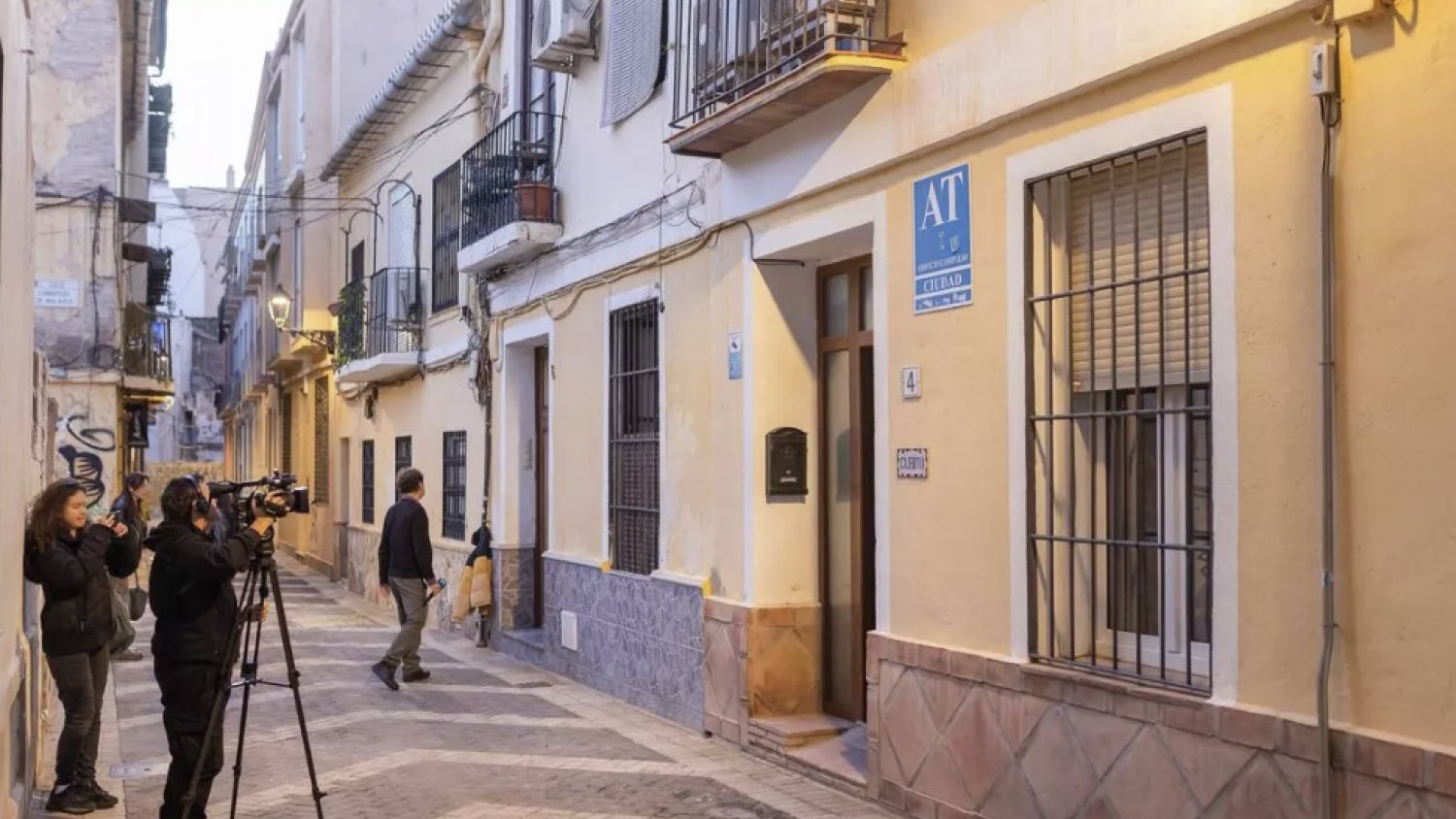 Hallado el cadáver de un turista con un golpe en la cabeza en su apartamento del Centro de Málaga