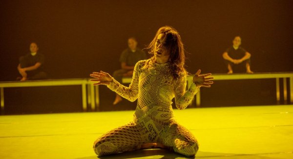 El Premio Nacional de Danza Luz Arcas trae a La Térmica de la Diputación su 'Tríptico de la prosperidad'