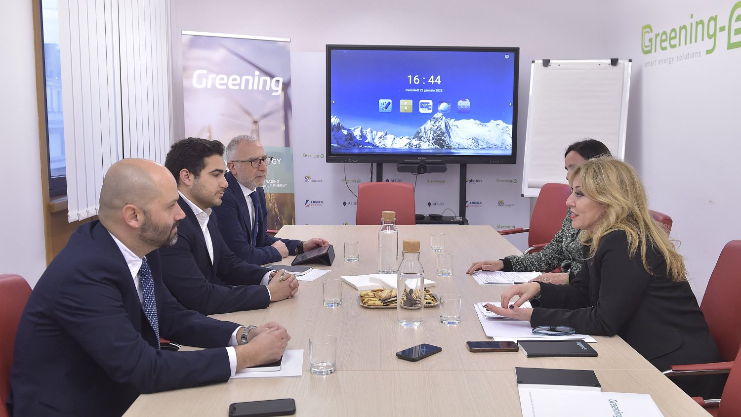 Consejera de Economía destaca el papel de las renovables para estrechar relaciones comerciales con Italia