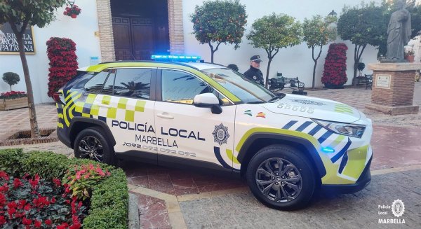 Un hombre en estado crítico tras caer desde una tercera planta de un colegio de Marbella al que fue a robar