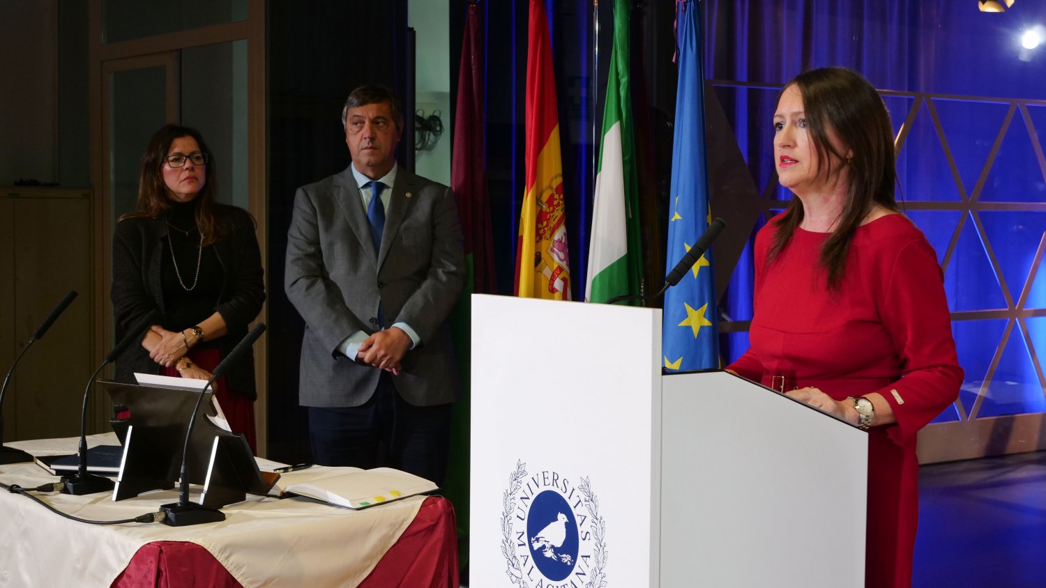 Bella Palomo toma posesión como la nueva decana de la Facultad de Ciencias de la Comunicación de la UMA
