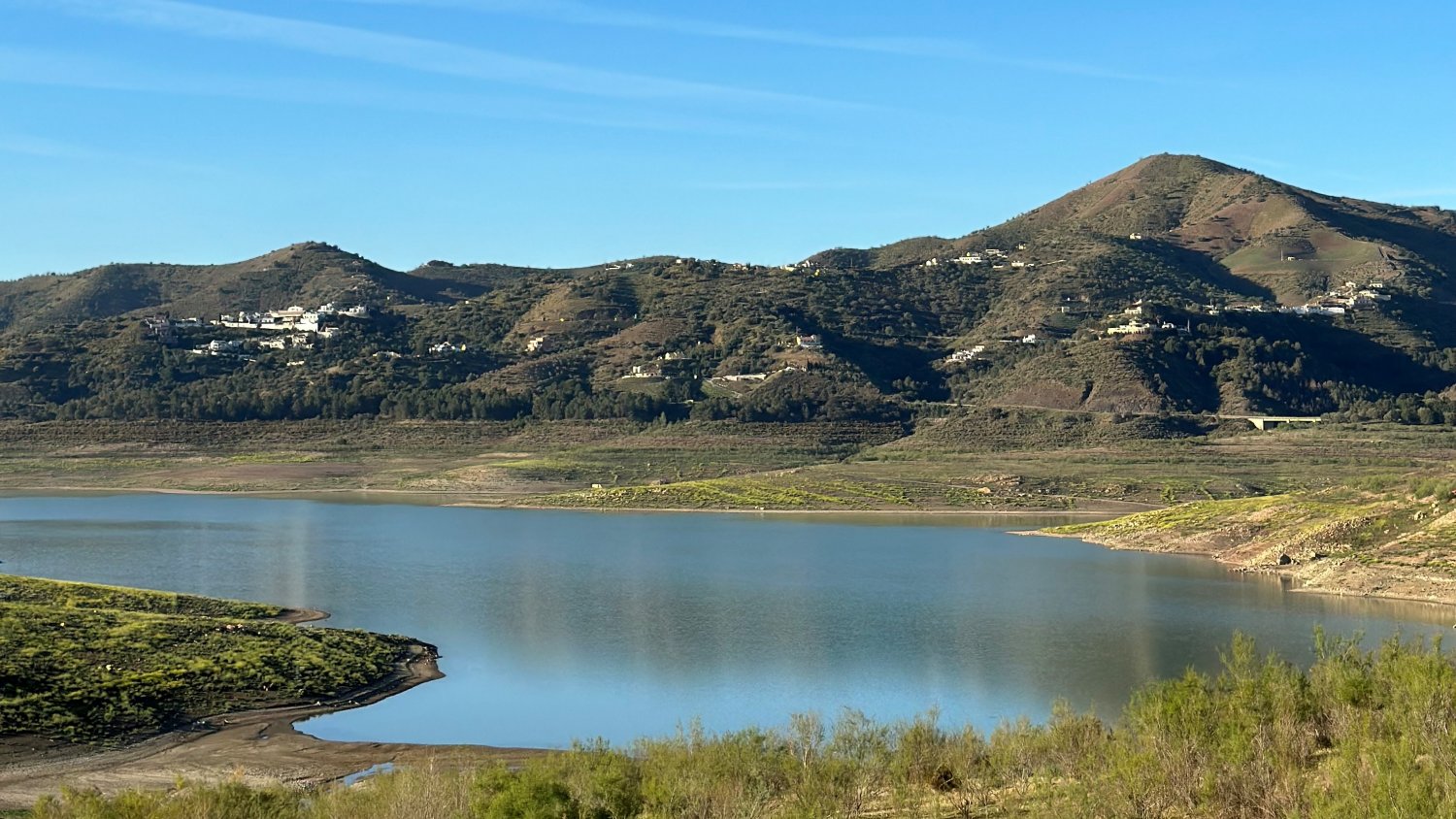 La Diputación invertirá un millón de euros en la mejora del área recreativa del embalse de La Viñuela
