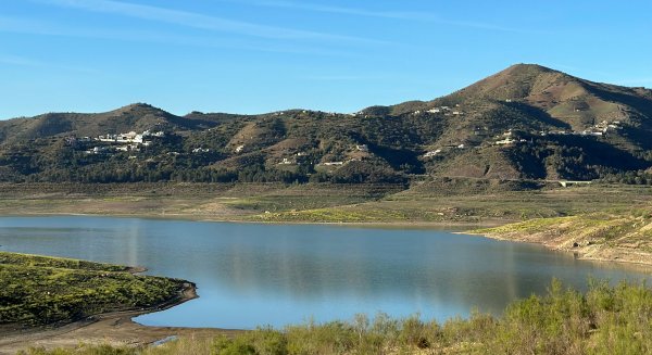 La Diputación invertirá un millón de euros en la mejora del área recreativa del embalse de La Viñuela