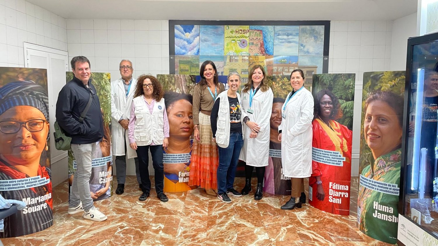 El Hospital Regional de Málaga inaugura la exposición fotográfica de Médicos del Mundo ‘Mediadoras’