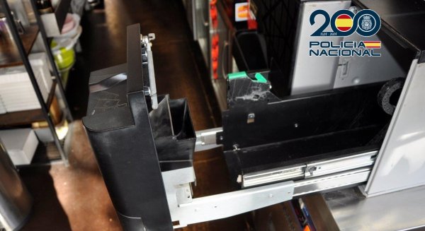 Detenido un hombre por participar en una decena de robos en bares en Velez-Málaga