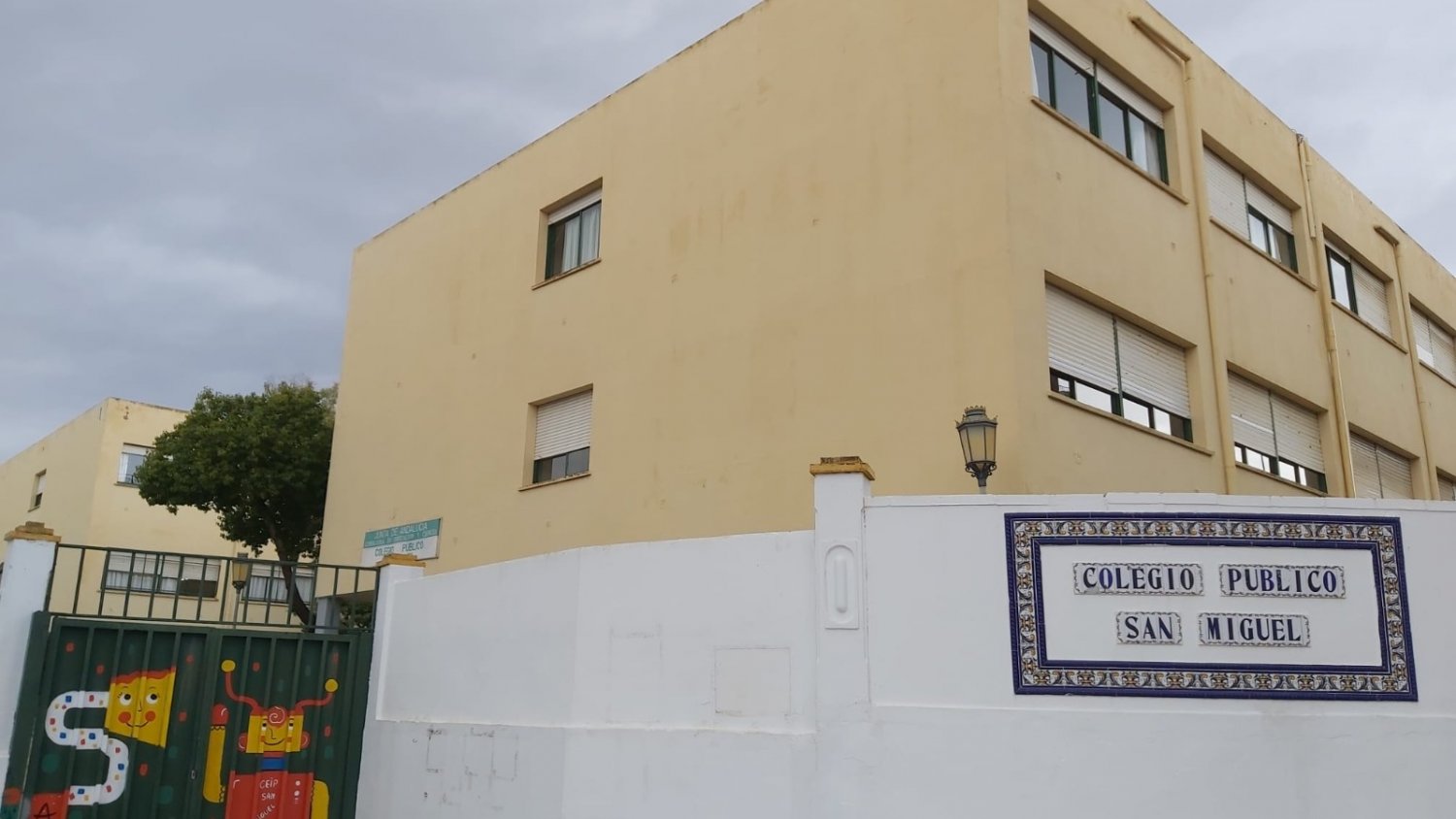 Los centros educativos de Torremolinos mantienen servicios mínimos tras las fuertes lluvias registradas esta mañana