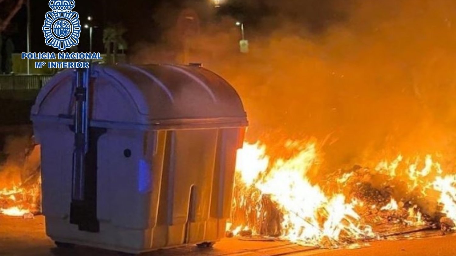 Detenida una tercera persona por los incendios provocados en una huelga de limpieza en Fuengirola