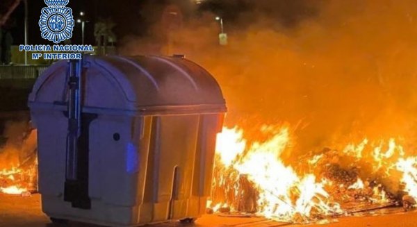 Detenida una tercera persona por los incendios provocados en una huelga de limpieza en Fuengirola