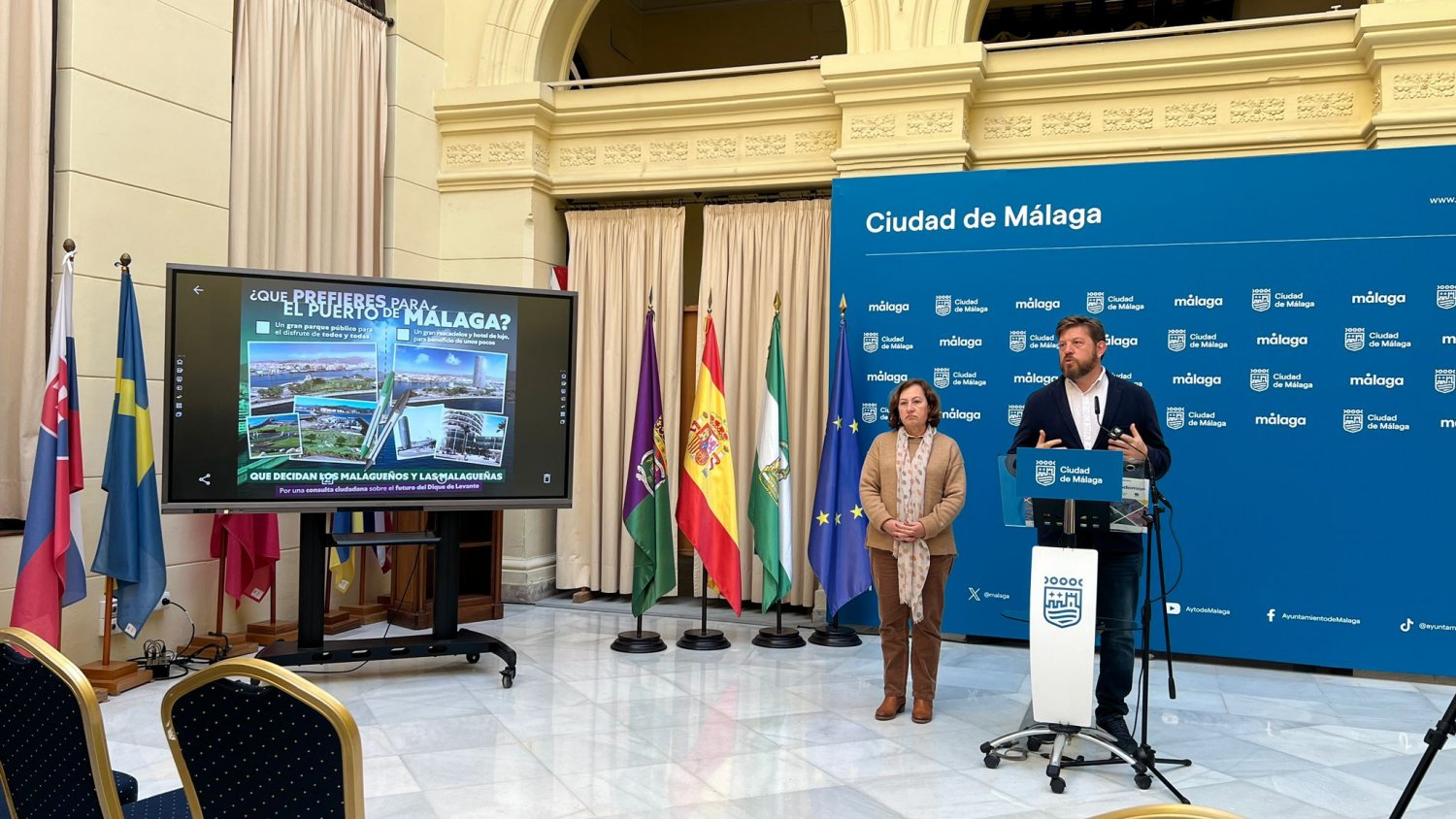 Con Málaga pide una consulta ciudadana para que los malagueños decidan sobre el futuro de la Torre del Puerto