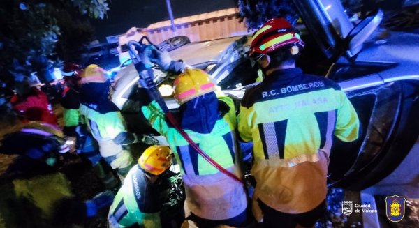 Dos heridos tras volcar su vehículo en la carretera Azucarera-Intelhorce