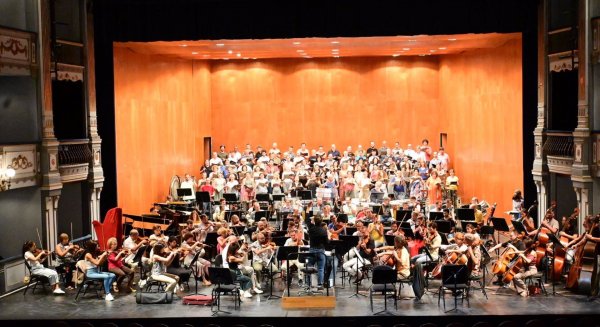 La Filarmónica vuelve al Cervantes en su décimo programa de abono con el pianista sevillano Juan Pérez Floristán