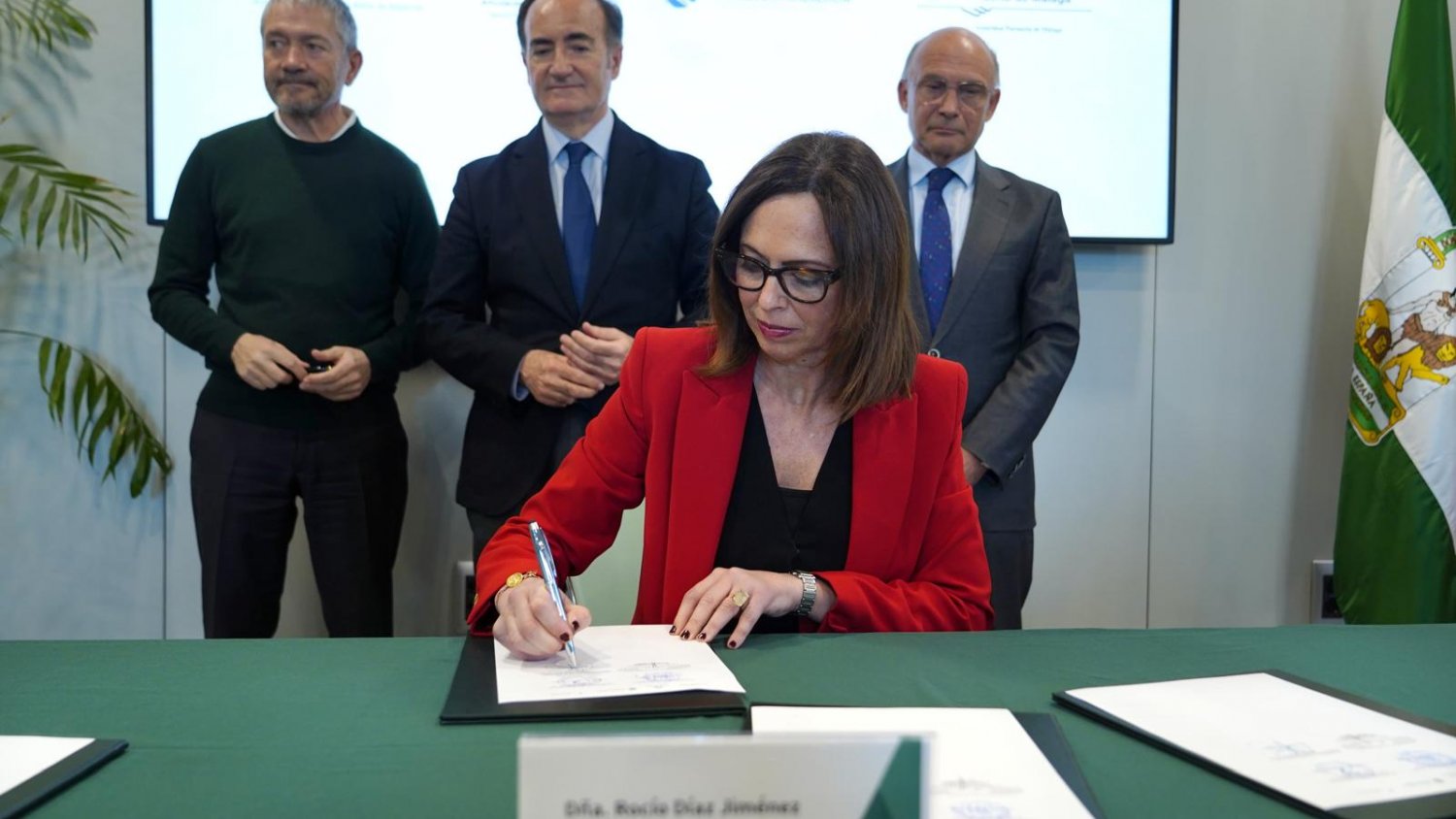 La Junta sella una alianza entre los puertos de Málaga y Algeciras y el Puerto Seco de Antequera