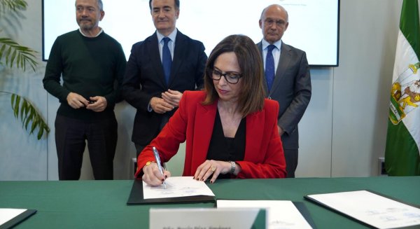 La Junta sella una alianza entre los puertos de Málaga y Algeciras y el Puerto Seco de Antequera