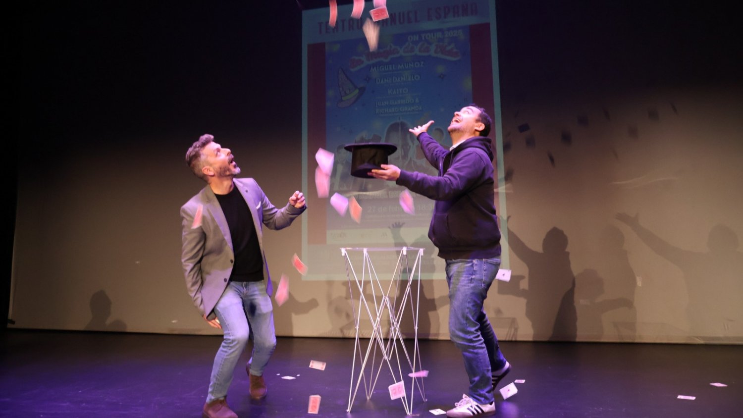 Mijas acoge un espectáculo de magia a favor de AVOI y de la Fundación Cudeca