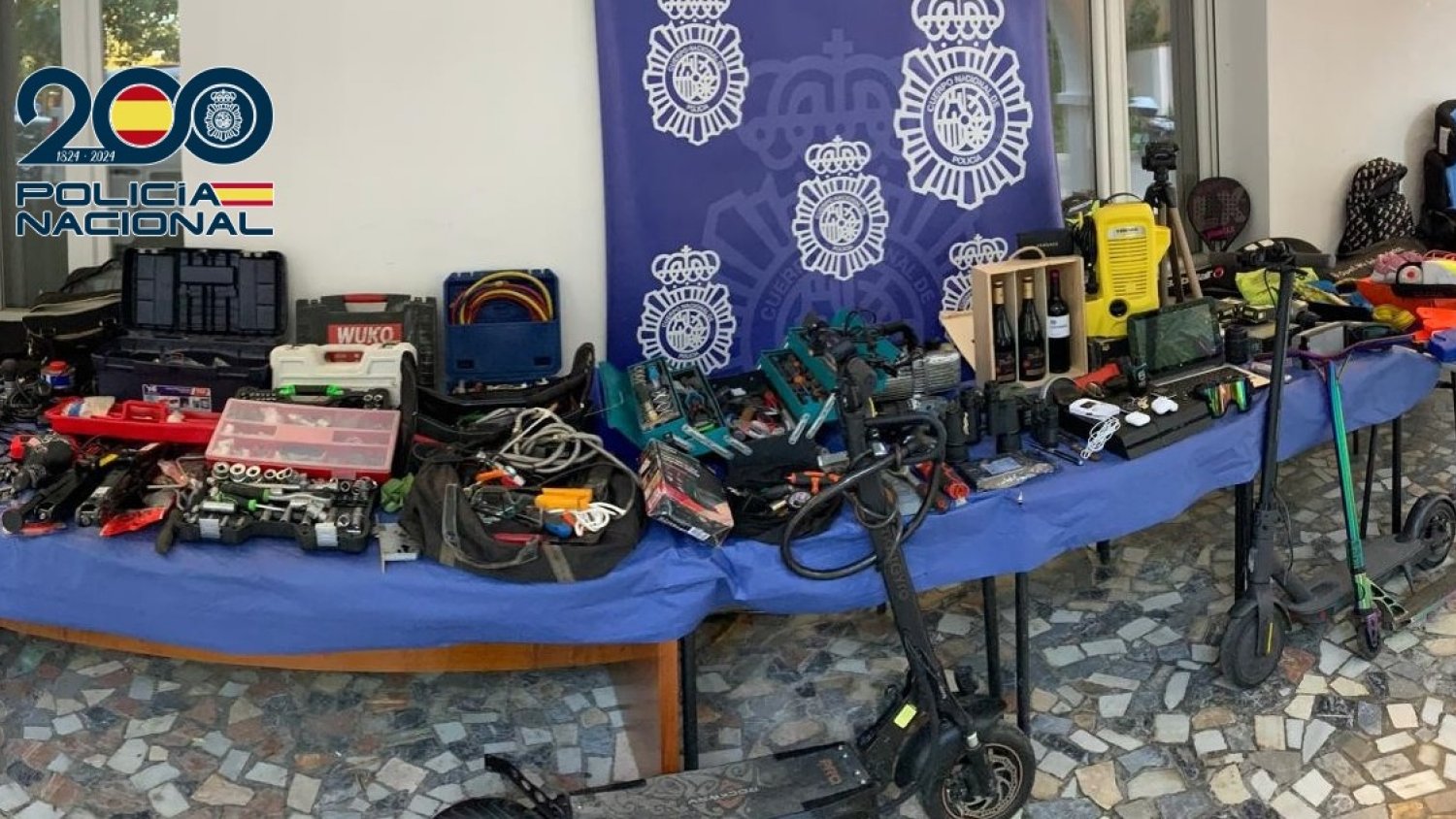 Detenidos en Málaga un hombre y sus dos hijos a los que atribuyen 24 delitos entre robos, hurtos y daños