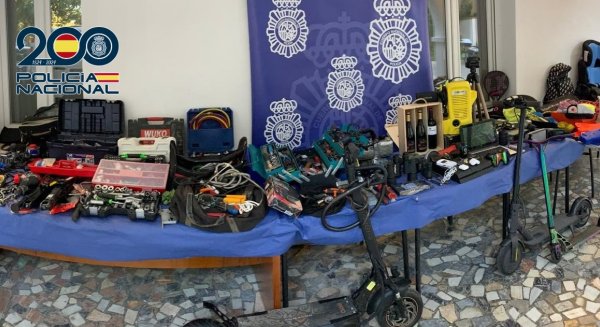 Detenidos en Málaga un hombre y sus dos hijos a los que atribuyen 24 delitos entre robos, hurtos y daños