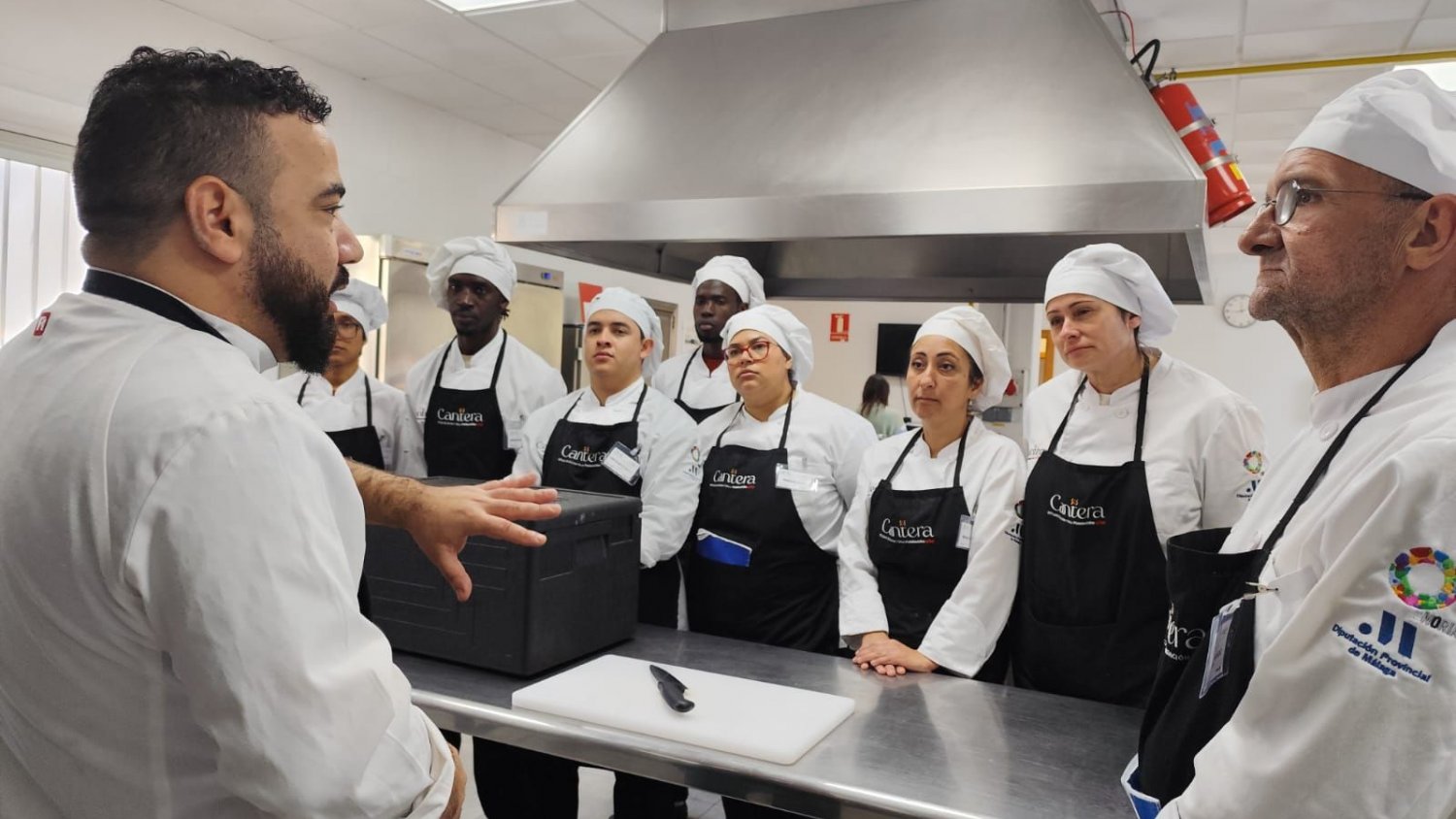 Los alumnos del proyecto Cantera de Fundación El Pimpi reciben una MasterClass de Diego René y otros chefs