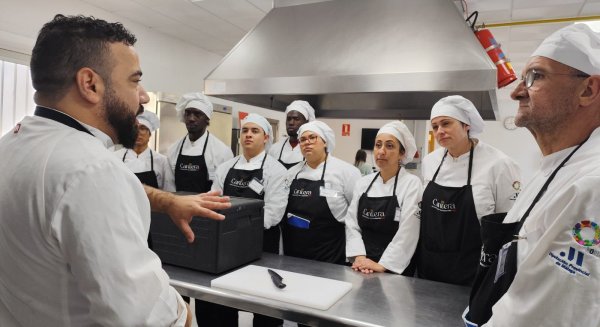 Los alumnos del proyecto Cantera de Fundación El Pimpi reciben una MasterClass de Diego René y otros chefs