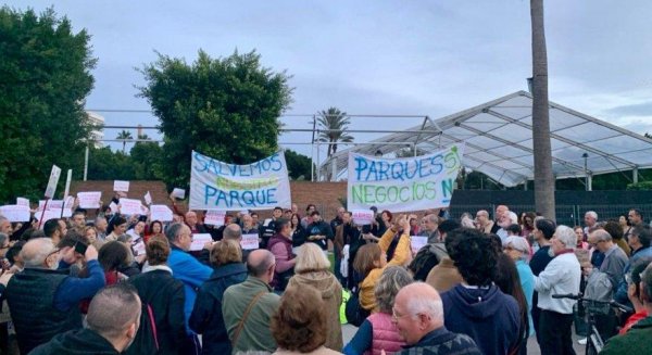 El Ayuntamiento se compromete a no repetir el Festival de la Linternas en el Parque del Oeste a iniciativa de Con Málaga
