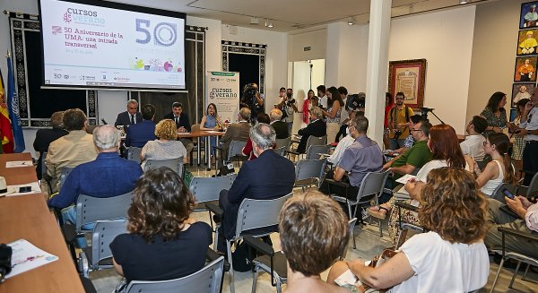 UMA.- La transformación de Málaga en torno a su Universidad, a debate en el Rectorado
