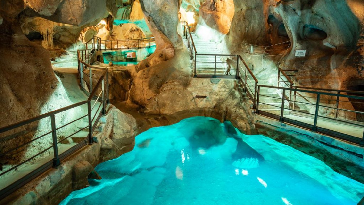 La Cueva del Tesoro de Rincón de la Victoria renueva sus visitas teatralizadas en su tercer año de vida