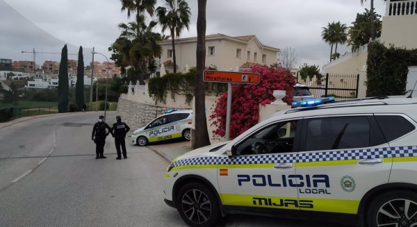 Detenido tras discutir con su pareja y arrojarle una taza de café caliente en la cara en Mijas