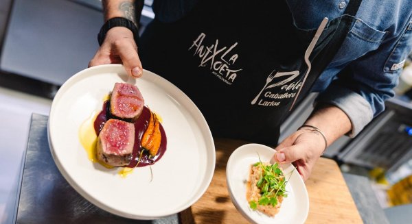 La Antxoeta Art Restaurant apuesta por la Cocina de Mercado y ofrece un menú degustación “a ciegas” que cambia cada día