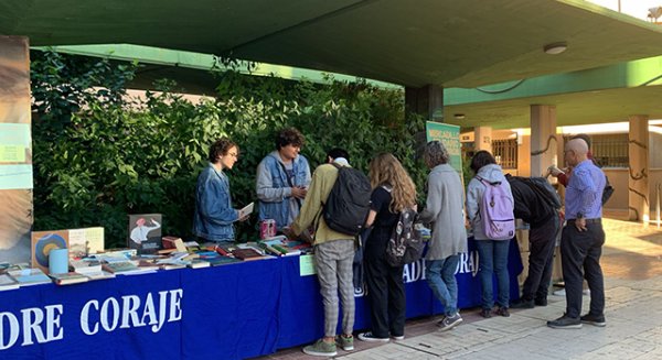 El mercadillo solidario de libros de Madre Coraje estará en varios centros de Teatinos