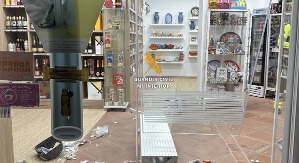 Dos detenidos por robar en un estanco de Casares tras acceder a la fuerza al establecimiento