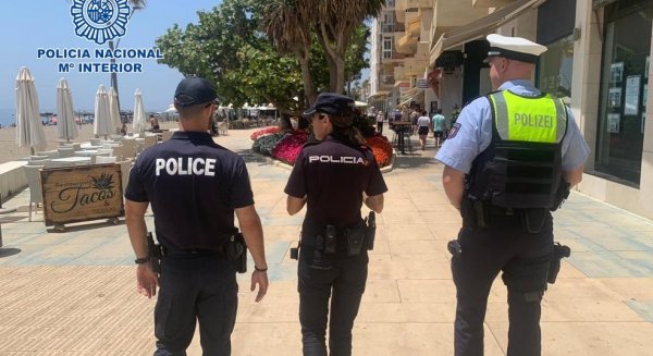 La Policía Nacional junto a la de Francia y Alemania patrullan en Estepona para reforzar la seguridad de los turistas