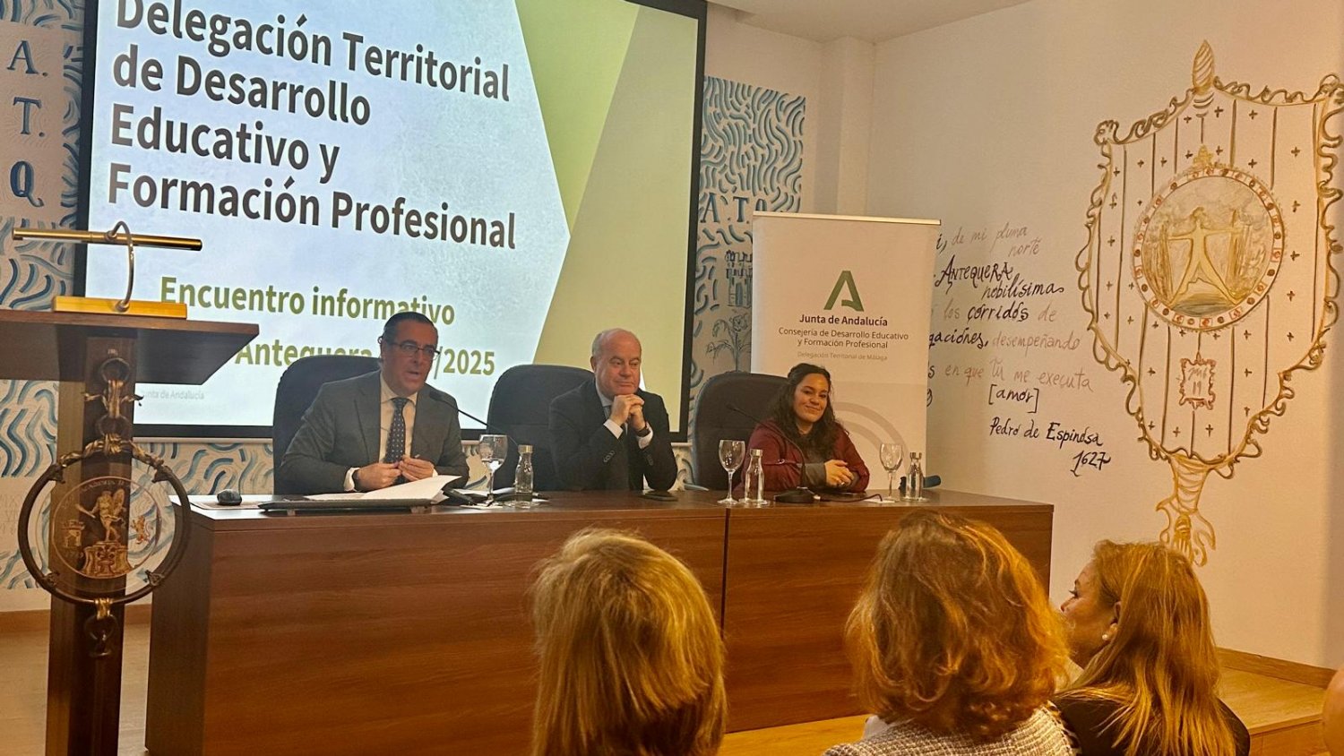 El delegado de Desarrollo Educativo celebra en Antequera una sesión de trabajo con centros y ayuntamientos de la zona