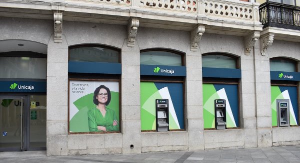 Unicaja traslada las principales líneas de su Plan Estratégico 2025-2027 a la red de negocio