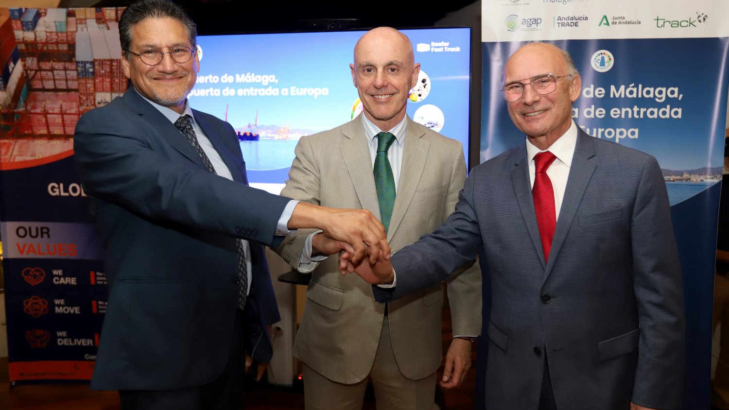 Málaga ofrece sus servicios logísticos como puerta de entrada a Europa a empresas hortofrutícolas de Perú
