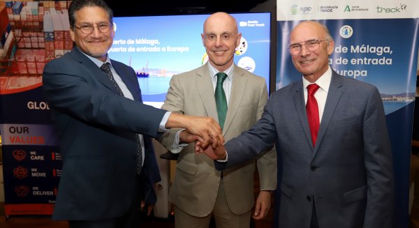 Málaga ofrece sus servicios logísticos como puerta de entrada a Europa a empresas hortofrutícolas de Perú