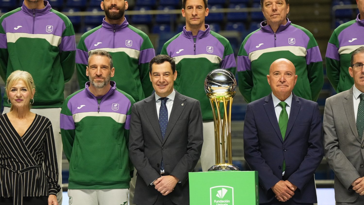 Moreno al Unicaja Baloncesto: “Estáis haciendo historia en Andalucía, en España y Europa”