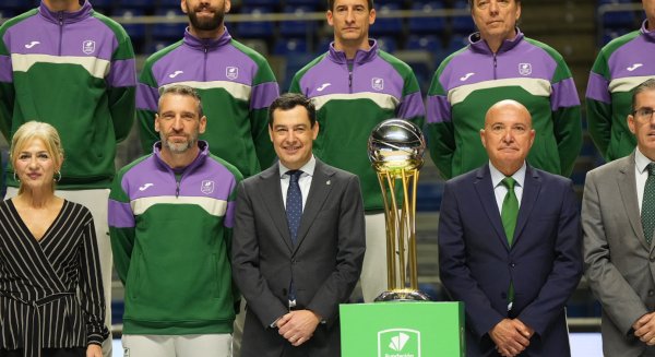 Moreno al Unicaja Baloncesto: “Estáis haciendo historia en Andalucía, en España y Europa”