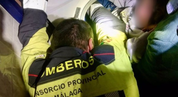 Liberan en Vélez-Málaga a una niña de ocho años que había quedado atrapada con las piernas dentro de una lavadora