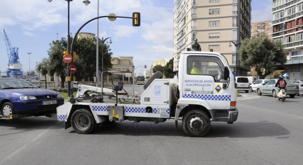 El Ayuntamiento de Málaga modifica el precio de la retirada de vehículos en la vía pública y el traslado al depósito