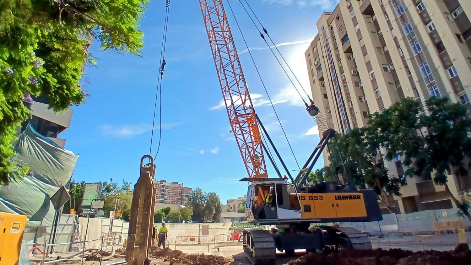 La Junta ya ha ejecutado la mitad de las pantallas del túnel de la prolongación del Metro de Málaga 
