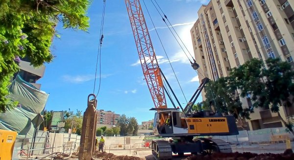 La Junta ya ha ejecutado la mitad de las pantallas del túnel de la prolongación del Metro de Málaga 