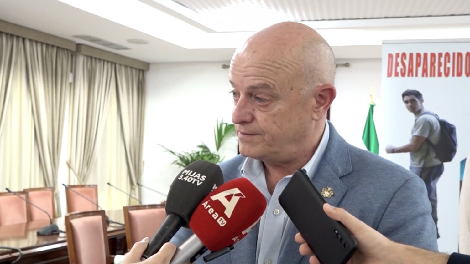 Cuevas muestra su apoyo en Mijas a las personas desaparecidas exigiendo al Gobierno  «plan de rearme»
