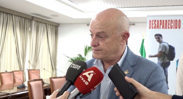 Cuevas muestra su apoyo en Mijas a las personas desaparecidas exigiendo al Gobierno  «plan de rearme»