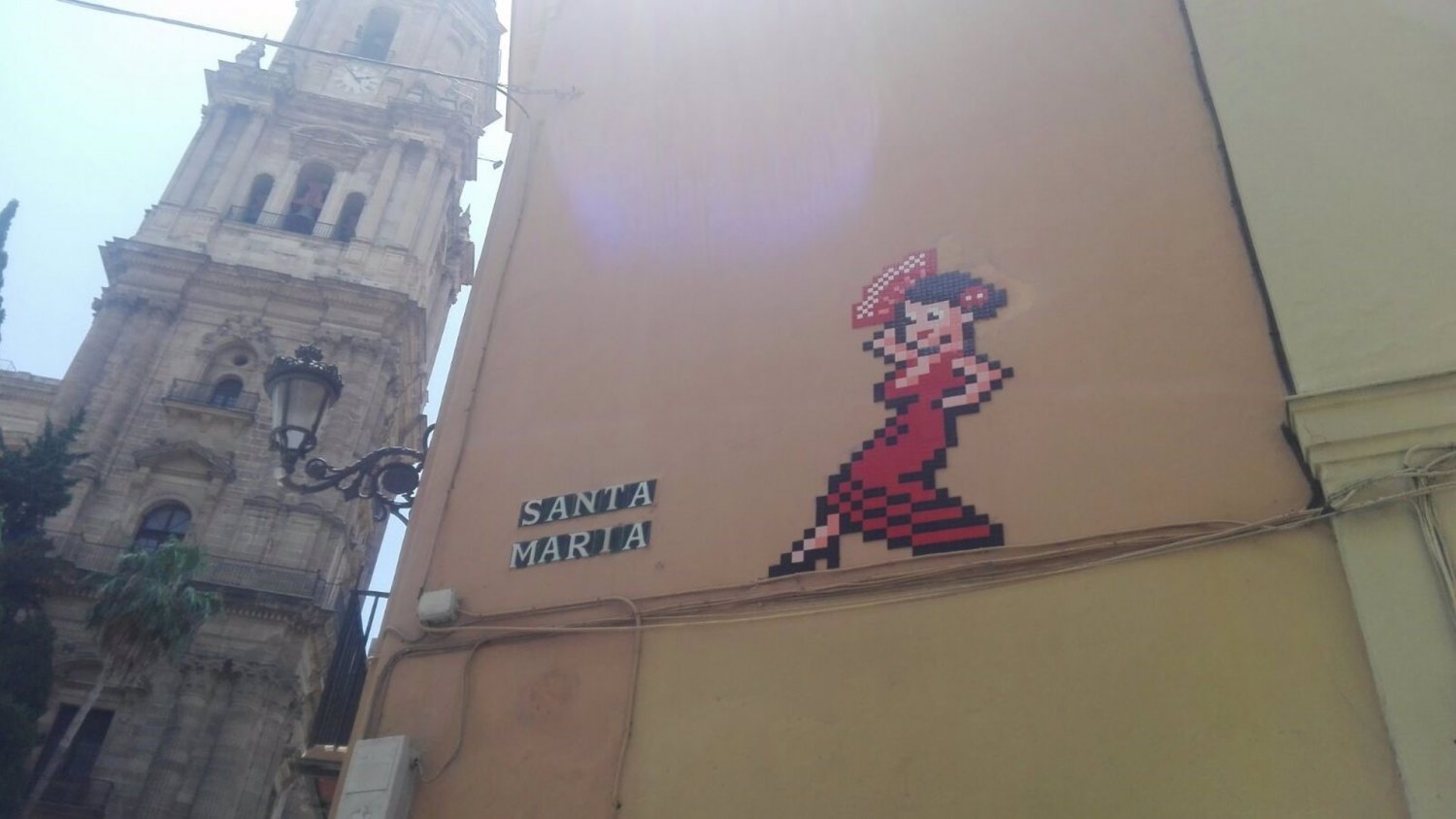 El artista Invader queda oficialmente absuelto por instalar mosaicos en el centro de Málaga