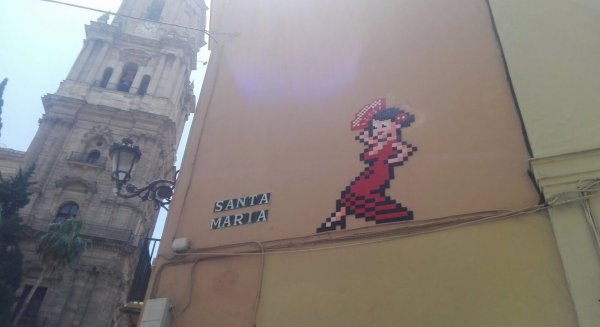 El artista Invader queda oficialmente absuelto por instalar mosaicos en el centro de Málaga